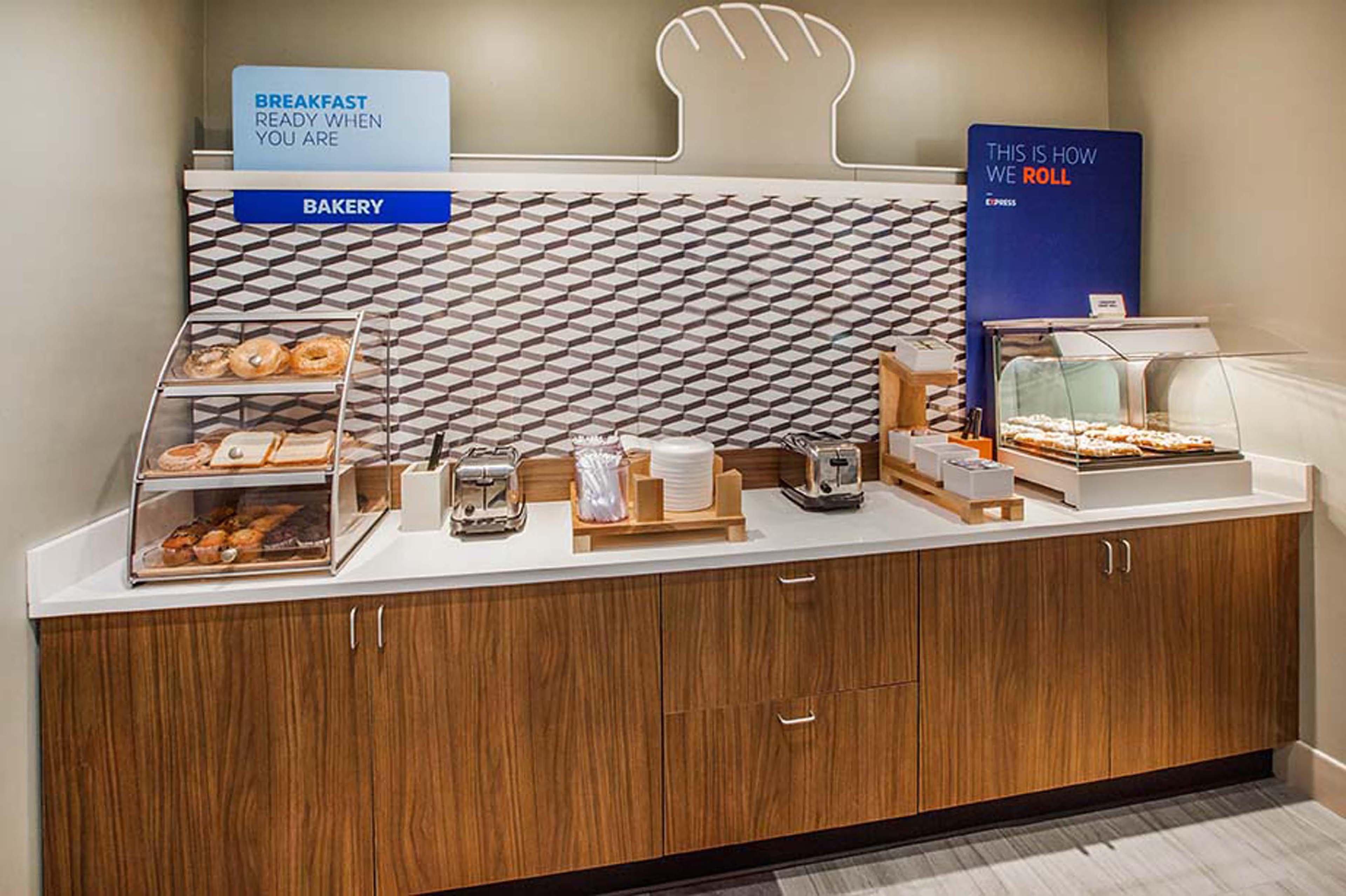 Holiday Inn Express & Suites - Detroit North - Roseville By Ihg المظهر الخارجي الصورة