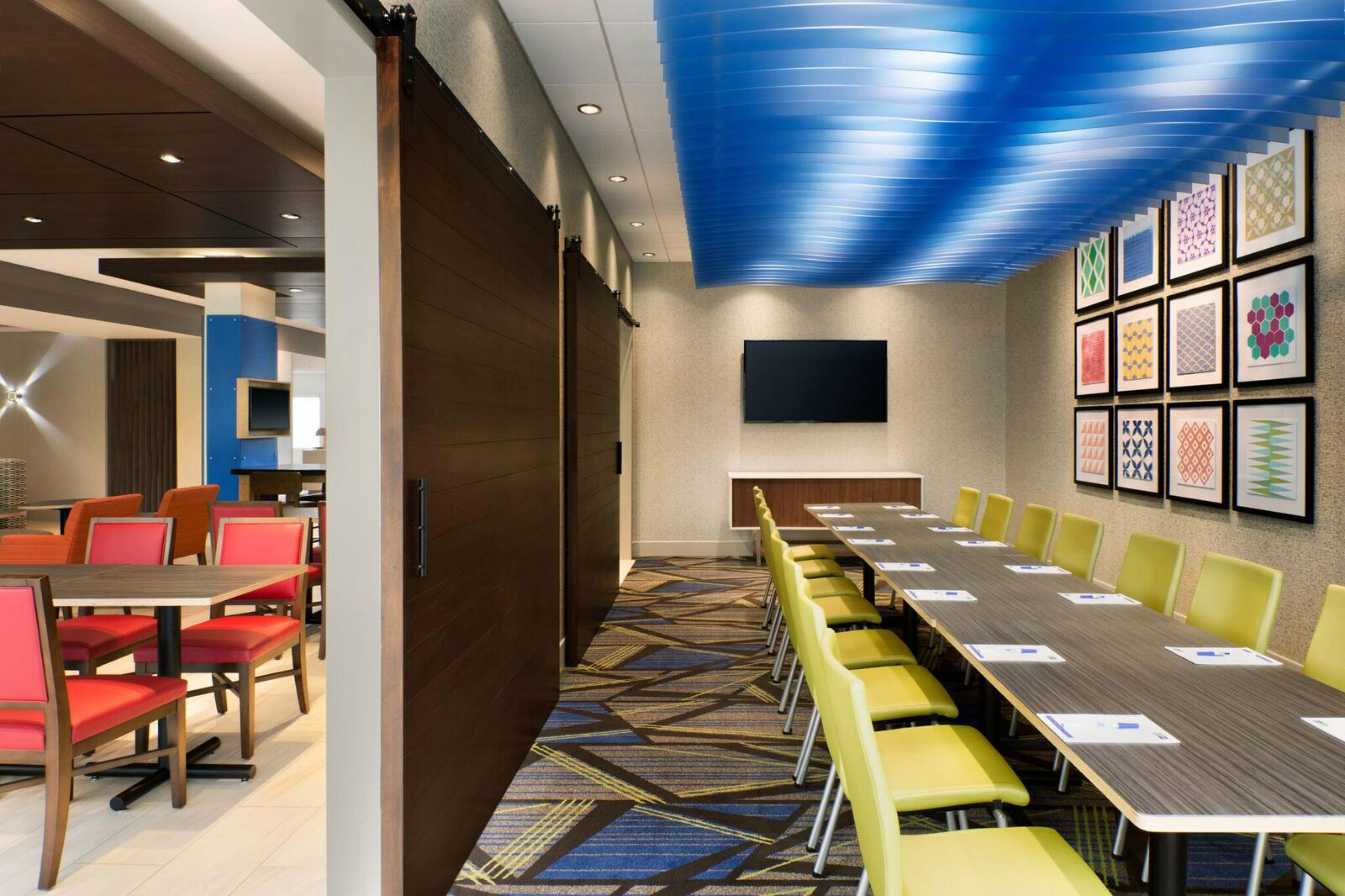 Holiday Inn Express & Suites - Detroit North - Roseville By Ihg المظهر الخارجي الصورة