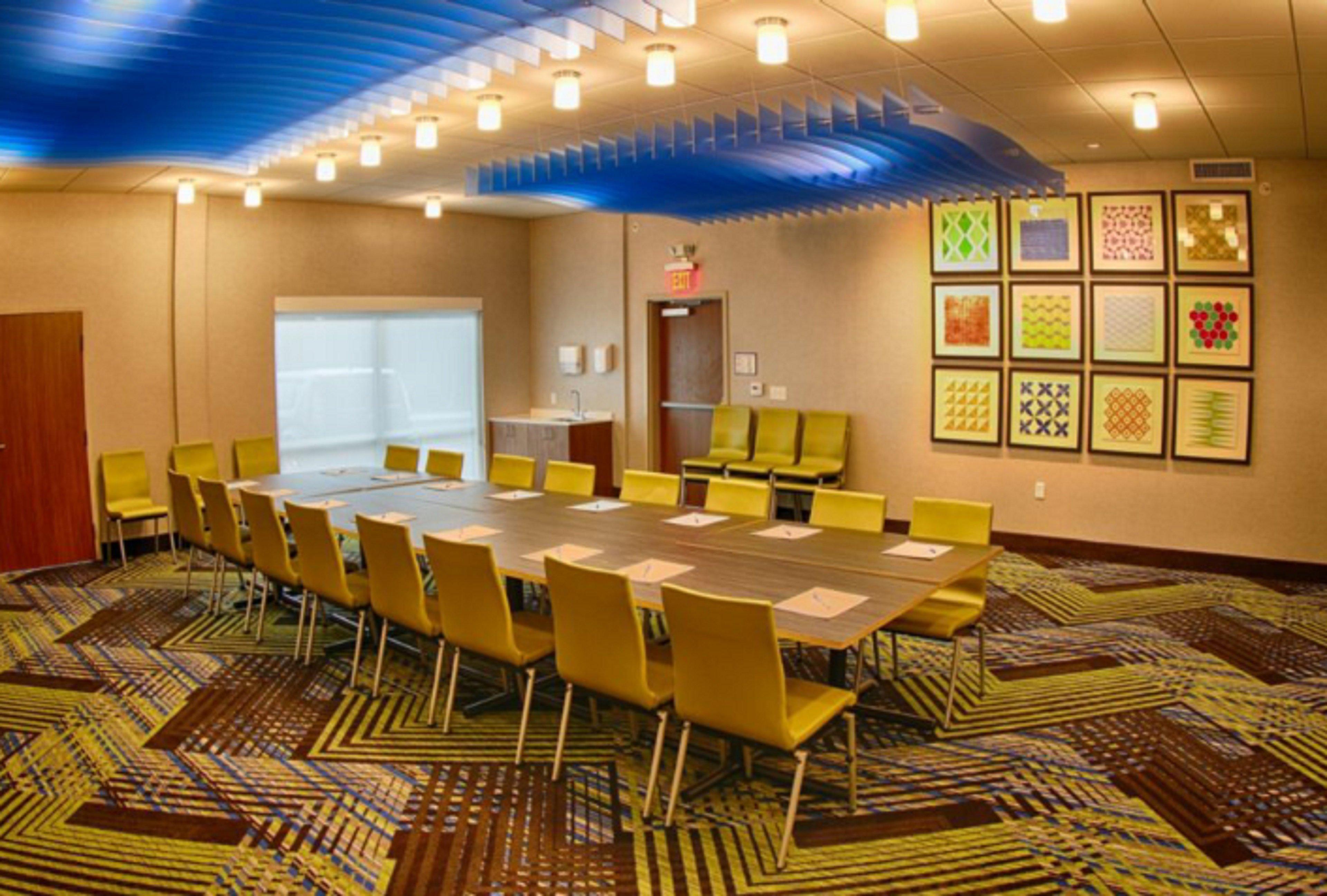 Holiday Inn Express & Suites - Detroit North - Roseville By Ihg المظهر الخارجي الصورة