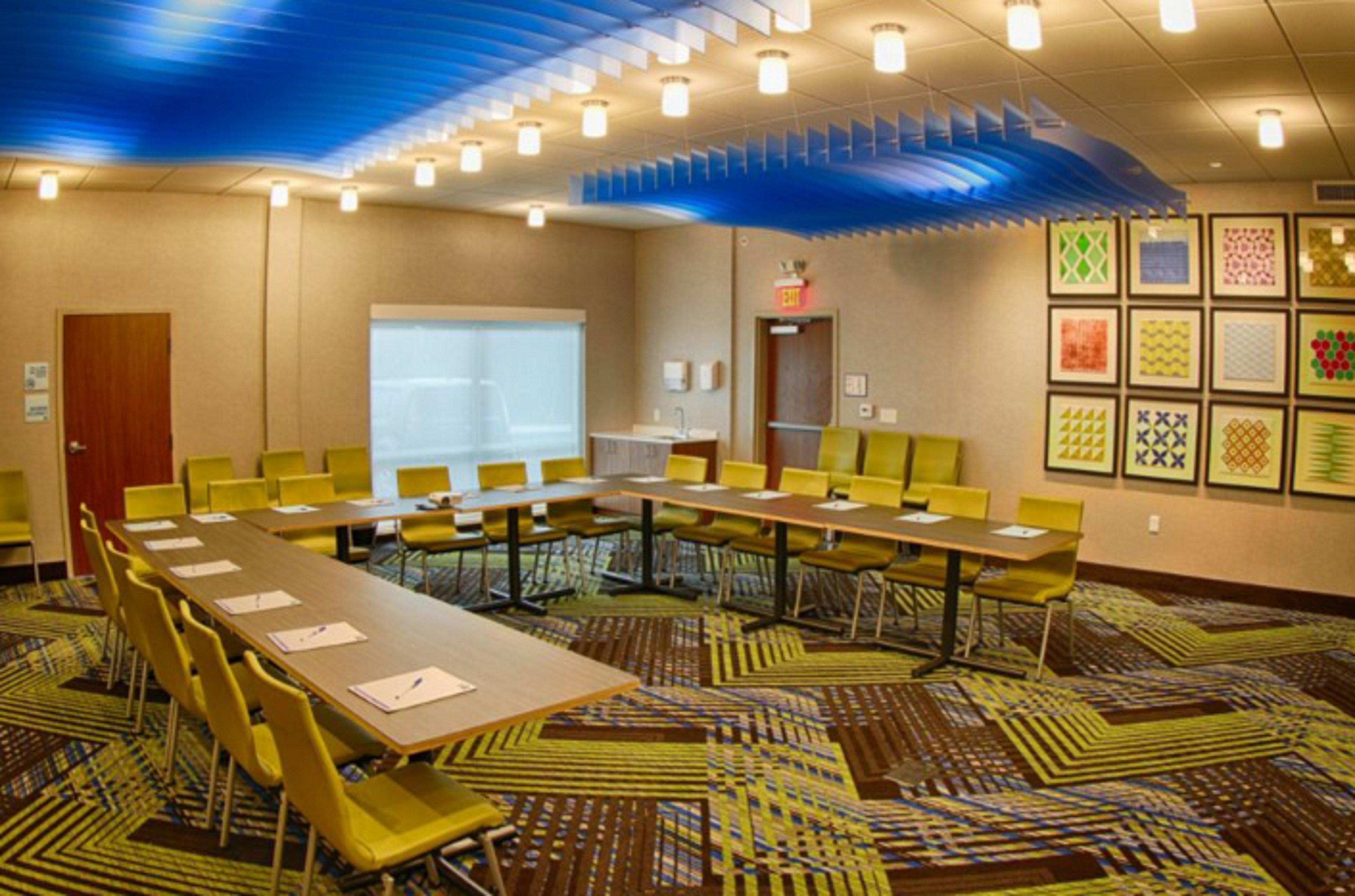 Holiday Inn Express & Suites - Detroit North - Roseville By Ihg المظهر الخارجي الصورة