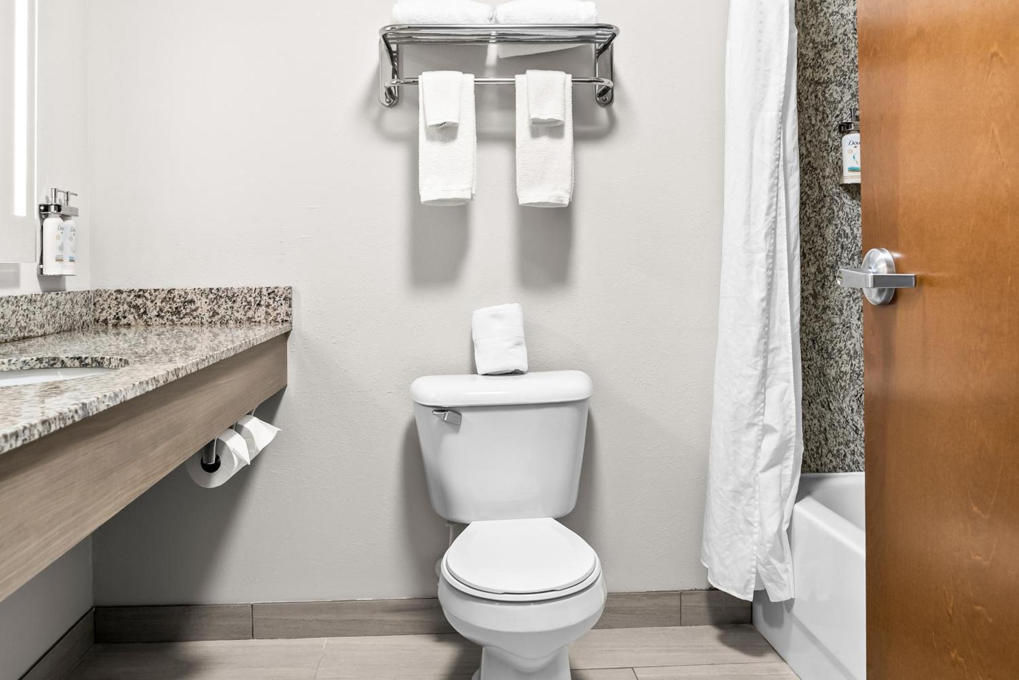 Holiday Inn Express & Suites - Detroit North - Roseville By Ihg المظهر الخارجي الصورة