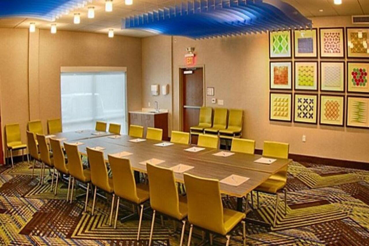 Holiday Inn Express & Suites - Detroit North - Roseville By Ihg المظهر الخارجي الصورة